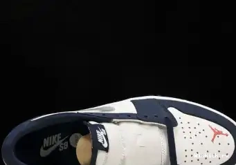 Midnight Navy 1 SB Low Jordan 0430